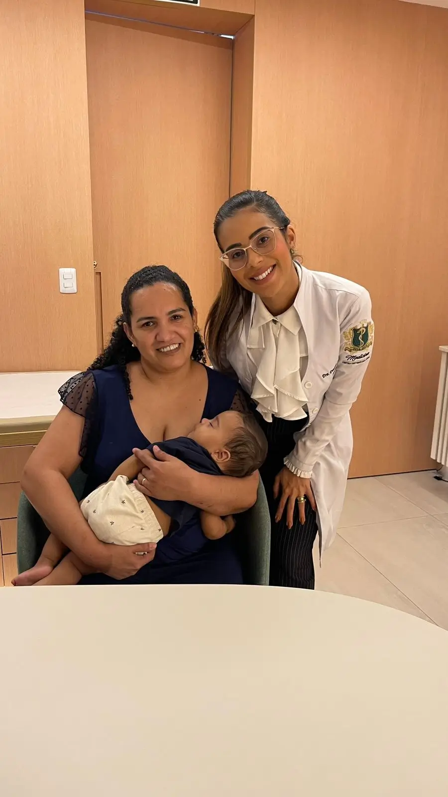 Mãe e bebê com Dra. Daniela